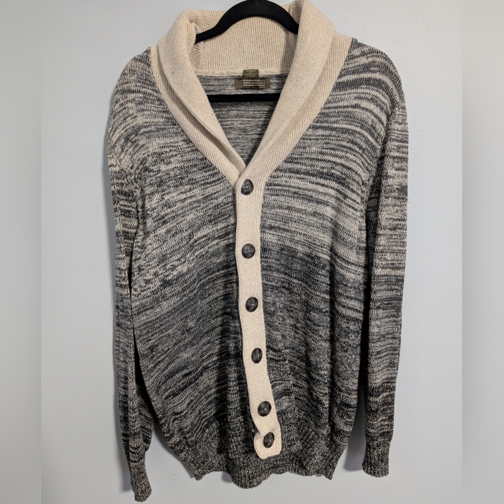 Elegant Men's Cardigan in Gray and Cream